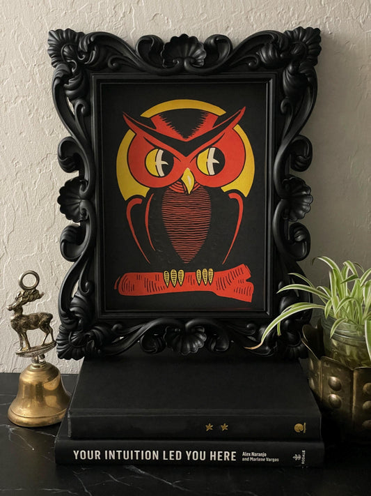 Retro Style Halloween Owl Print: Retro Spooky Season Decor